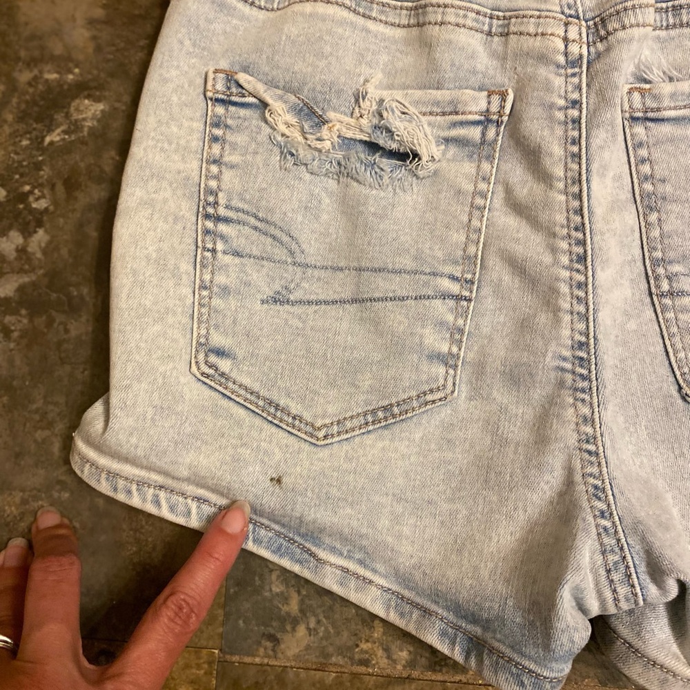 American Eagle Light Wash Ripped Jean Shorts - Picture 6 of 7